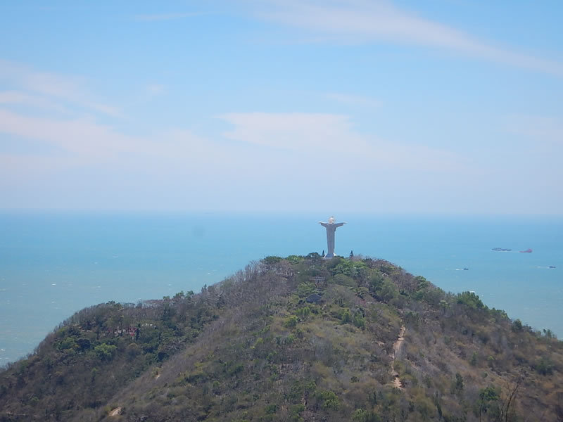ブンタウの絶景ポイント「Lighthouse」と「Vung Tau Beach」へ Go !!