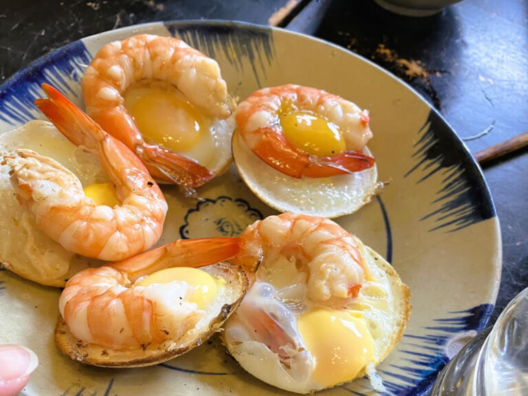 ニャチャン名物、米粉で作った卵付きバインカンが美味かった