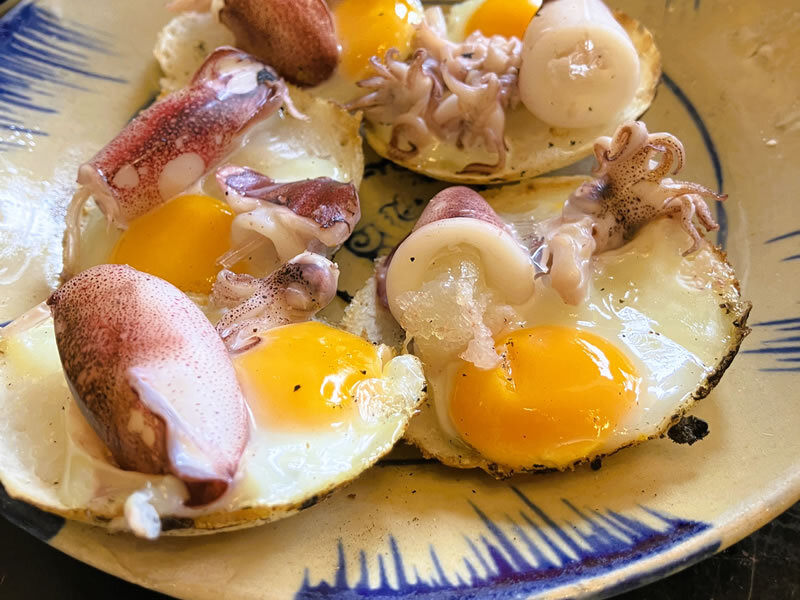 ニャチャン名物、米粉で作った卵付きバインカンが美味かった
